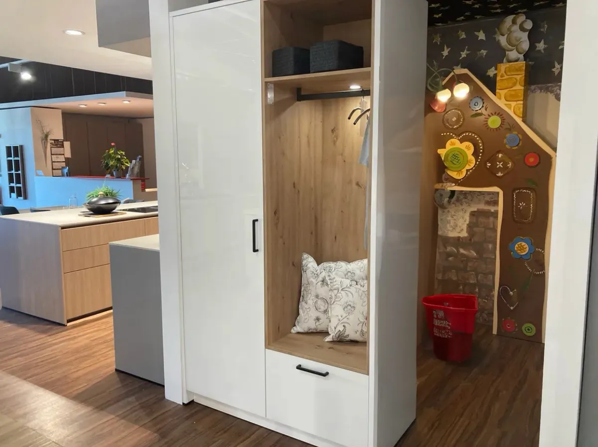 Ausstellungsstück Garderobe Kristallweiß hochgl. - in Dillingen
